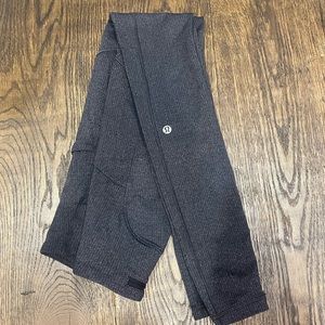 GRAY AND BLACK LULULEMON 28" LEGGINGS